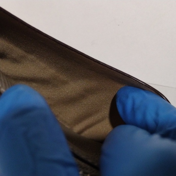 Coach Brown Leather Zip Wallet – Dual-Tone Design - Gold Logo | Sleek & Stylish - Picture 11 of 15